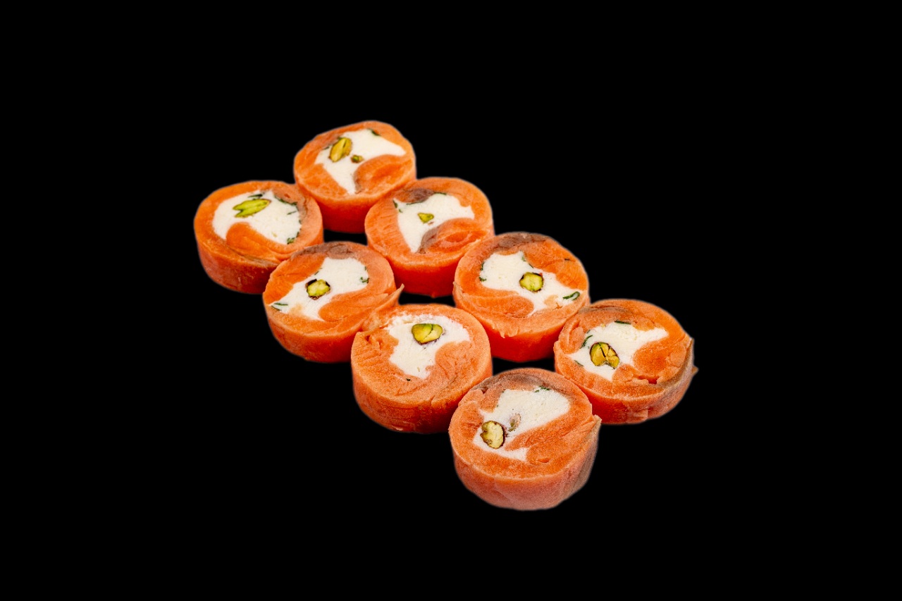 Рулетики из слабосоленой форели с сырной начинкой и фисташками